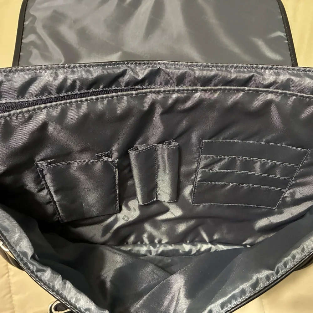 Alpine Swiss Messenger Black Leather Laptop/Brief Case Bag With Buckle Closure - Picture 6 of 10